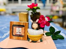 မြကြည်သာ_နံ့သာရဲရဲနီ မျက်နှာသစ်ဆပ်ပြာ