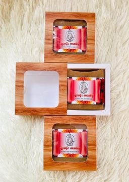 မြကြည်သာ_နံ့သာရဲရဲနီ မျက်နှာသစ်ဆပ်ပြာ