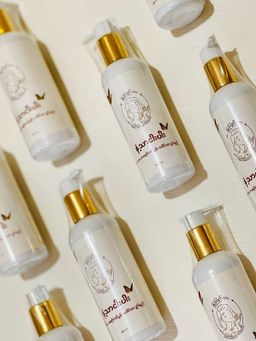 မြကြည်သာ_နံ့သာငါးပါး ခေါင်းလျှော်ရည်