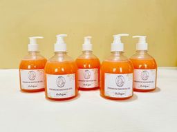 မြကြည်သာ_Sandalwood Shower Gel Collection 