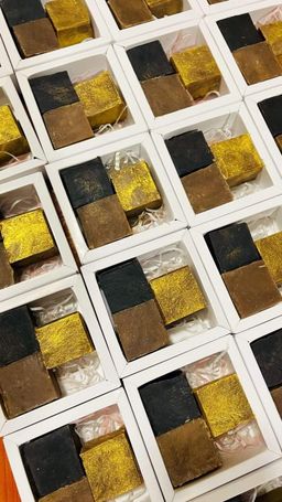 မြကြည်သာ_Sandalwood မျက်နှာသစ်ဆပ်ပြာ Collection 