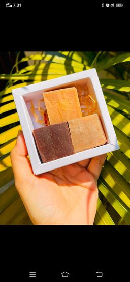 မြကြည်သာ_Sandalwood မျက်နှာသစ်ဆပ်ပြာ Collection 