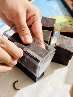 မြကြည်သာ_Sandalwood မျက်နှာသစ်ဆပ်ပြာ Collection 