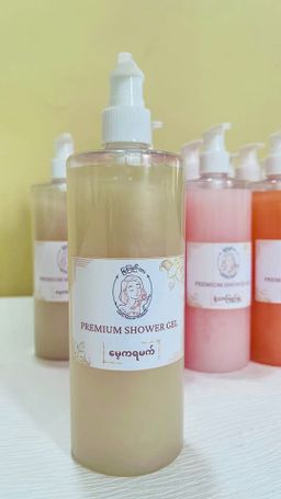 မြကြည်သာ_Sandalwood Shower Gel Collection 