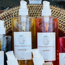 မြကြည်သာ_Sandalwood Shower Gel Collection 