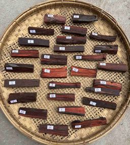 မြကြည်သာ_နံ့သာတုံး Collection