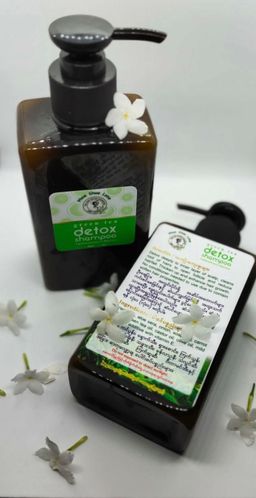 ဖိုးရွှေလုံး_Green Tea Detox Shampoo 
