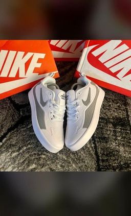 Original White Nike Air Sneakers