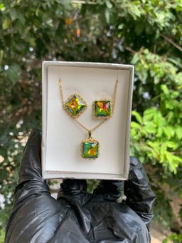 Necklace and earrings 