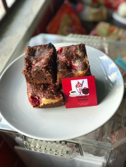 Red Velvet Cheesecake Brownie