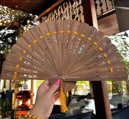 Shwe Sandalwood_ကရမက် ယပ်တောင်