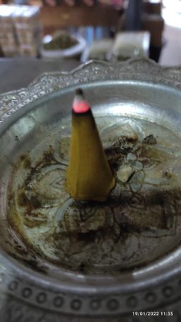 Shwe Nathar_နံ့သာဆနွင်း အမွှေးခဲ