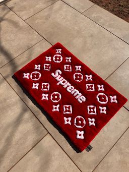 SUPREME RUG