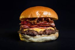 hamburguesa carnívora con papas