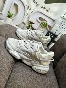 ADIDAS OZWEEGO