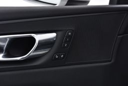 Volvo XC60 T8 R-Design 2019