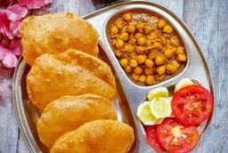 Chole puri 4 pcs 