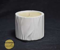 Minimalistic scented coconut soywax candle