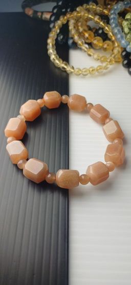 PEACH MOONSTONE 