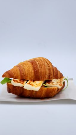 Halloumi Croissant Sandwich