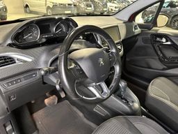 Peugeot 208 /2015