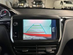 Peugeot 208 /2015