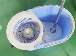 Nettoyage des sols stratifiés en vinyle pour la maison et le bureau