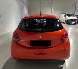 Peugeot 208 /2015