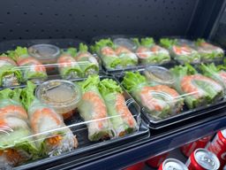 Rouleau de salade crevettes et poulet 