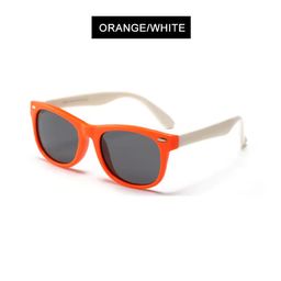 Orange iyo Caddaan (Orange White) → Oranjiyo iyo Caddaan