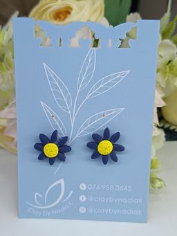 Navy Blue and yellow Daisy 