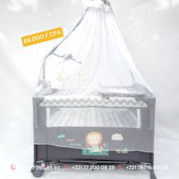 Lit pliable baby playpen