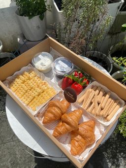 Medium Snack Treats Box