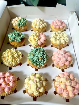 Vanilla, Chocolate, Coconut cupcakes set (Buttercream)