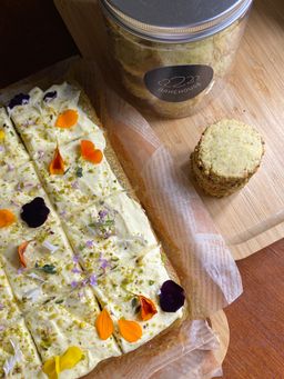 Pistachio Cake + Sable