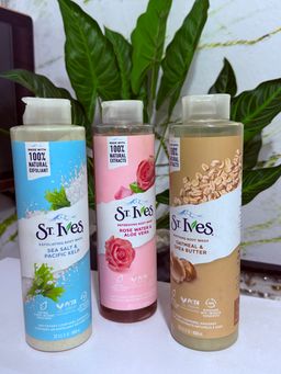 St Ives Apricot Scrub