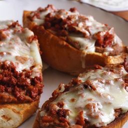 MOLLETES CON CARNE