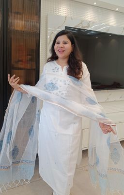 🤍 D.No. 524 - व्हाइट एम्ब्रॉयडर्ड सूट (₹1650) 🤍