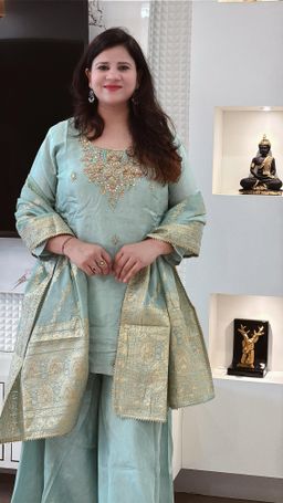 🌊 D.No. 531 - सी ग्रीन ओपारा सिल्क सूट (₹2795) 🌊