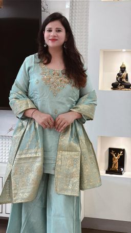 🌊 D.No. 531 - सी ग्रीन ओपारा सिल्क सूट (₹2795) 🌊