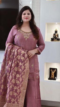 🌸 D.No. 533 - ऑनियन पिंक ओपारा सिल्क सूट (₹2795) 🌸