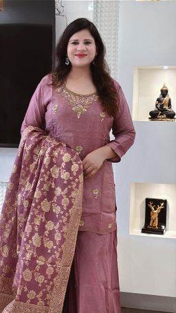 🌸 D.No. 533 - ऑनियन पिंक ओपारा सिल्क सूट (₹2795) 🌸