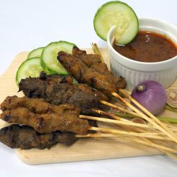 Raw Pork Satay with Sauce 