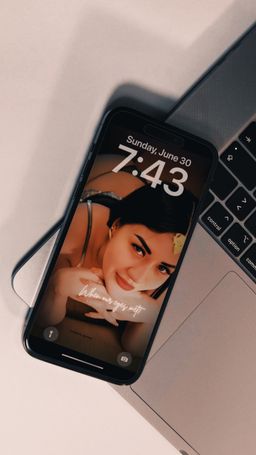 Captivating Gaze | WALLPAPER | 4K/UHD