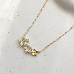 Shiny Flower Necklace