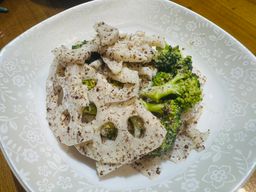 연근 브로콜리 들깨소스 샐러드 Lotus Root & Broccoli Salad with Sesame Mayo Dressing