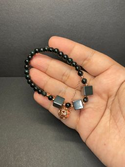 DARK GREEN JADE WITH HEMATITE CUBE (Small) 