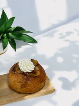 butterscotch banana cream bun