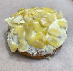Alcapone Cream-Filled Donut