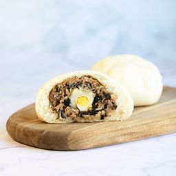 Varkenvlees Kwarteleitje Bapao/ Pork - Quail Egg Bao